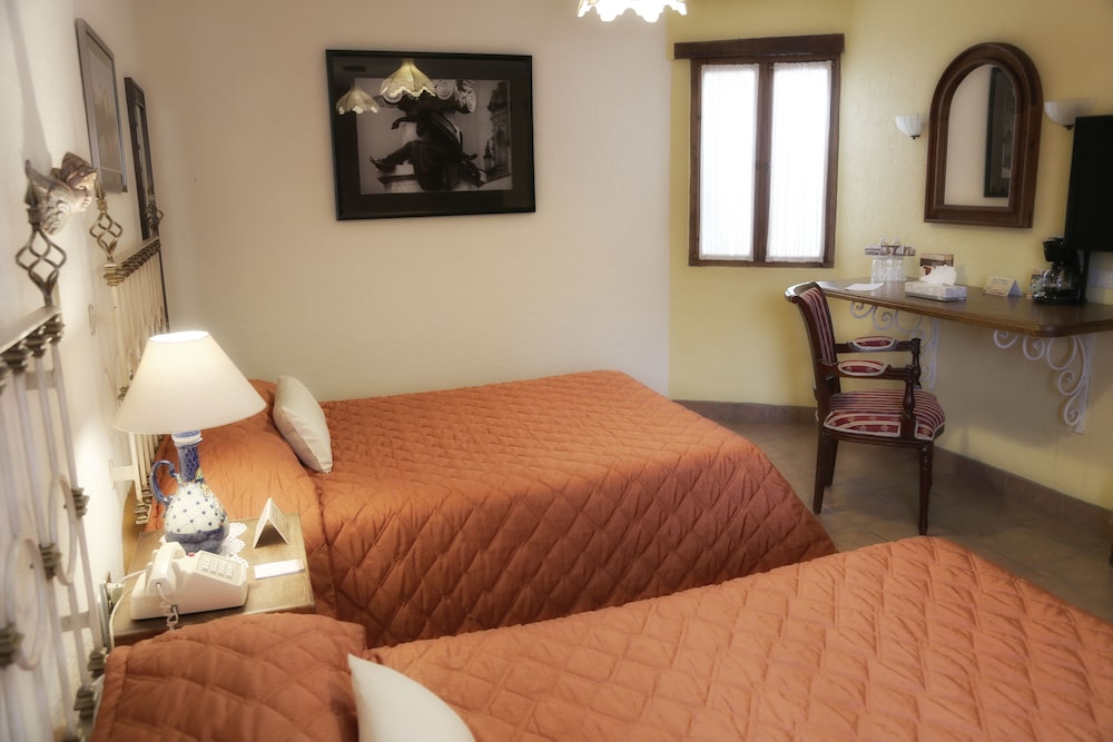 Standard Double Room - Photo 5