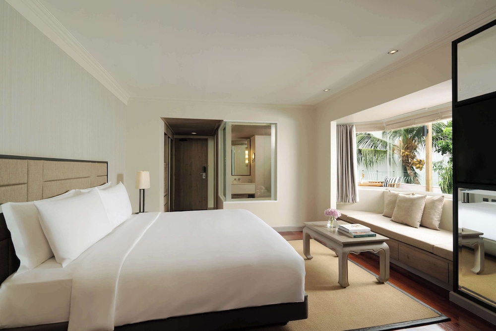 Garden View Corner Suite thumbnail 5