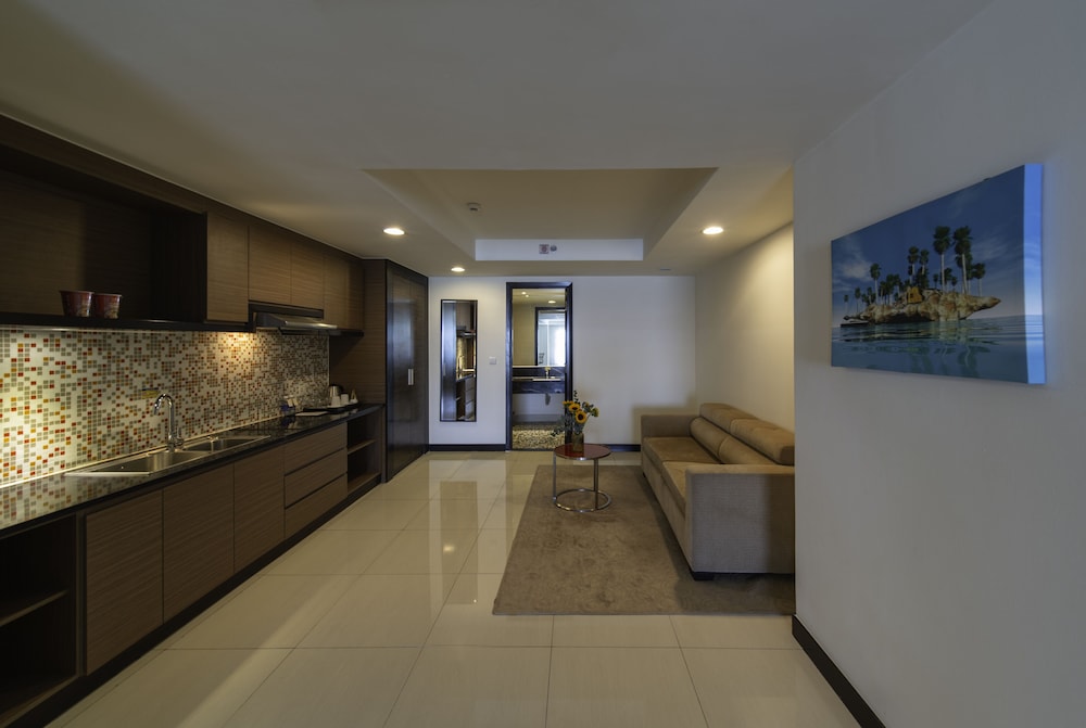 Junior Suite - Queen photo 2