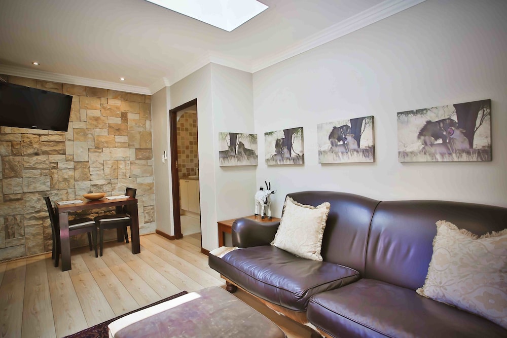 Luxury Suite photo 2