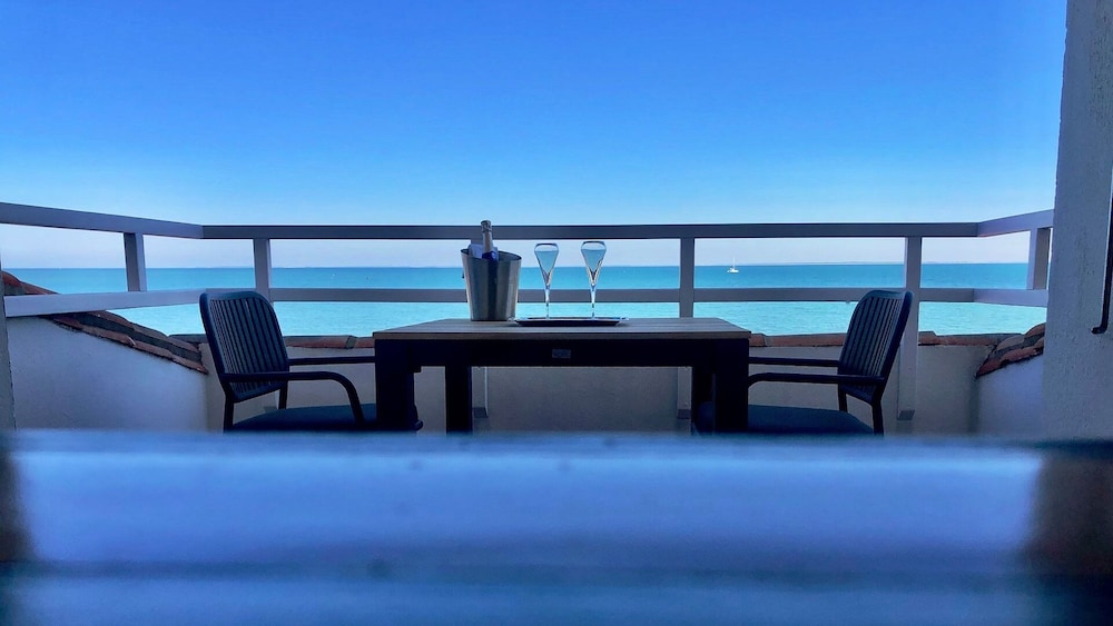 Superior Room, 1 Bedroom, Terrace, Partial Ocean View - Photo 3