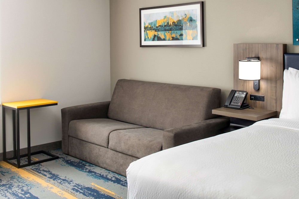 Junior Studio Suite, 1 King Bed, Non Smoking - Photo 3