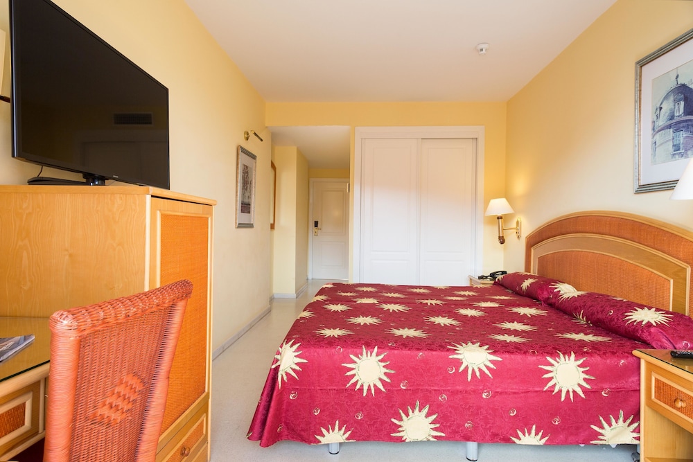 Triple Room (2 adults and 1 child) photo 2