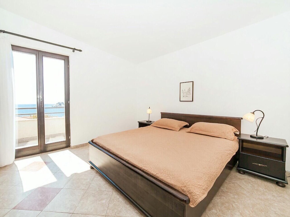 Classic Apartment, Balcony, Sea View