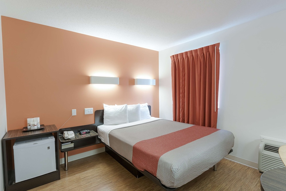 Standard Room, 1 Queen Bed, Non Smoking photo 1