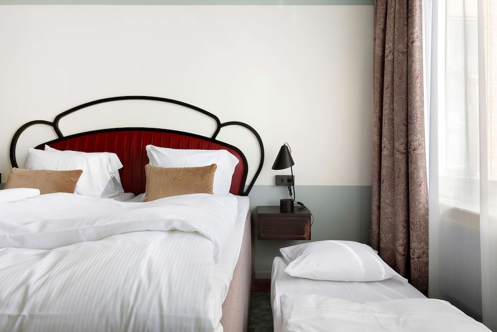 Standard Room, 2 Twin Beds, Non Smoking (Larger Room) - Photo 2