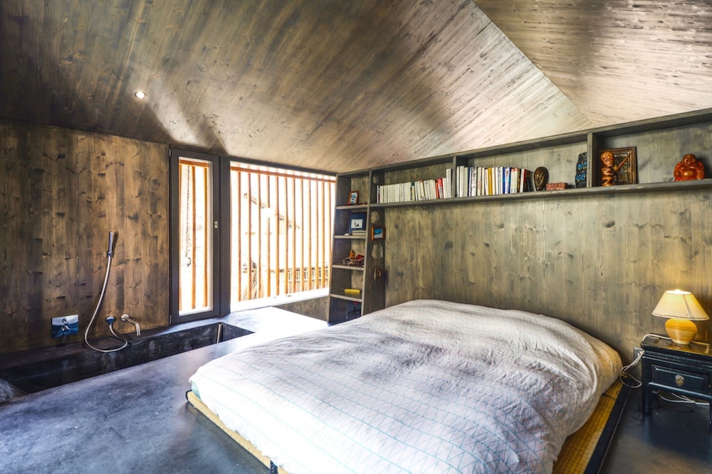 Basic House, Multiple Beds photo 2
