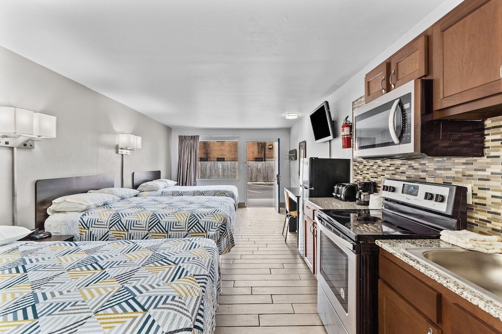 Standard Room, Multiple Beds, Non Smoking, Kitchenette - Photo 5