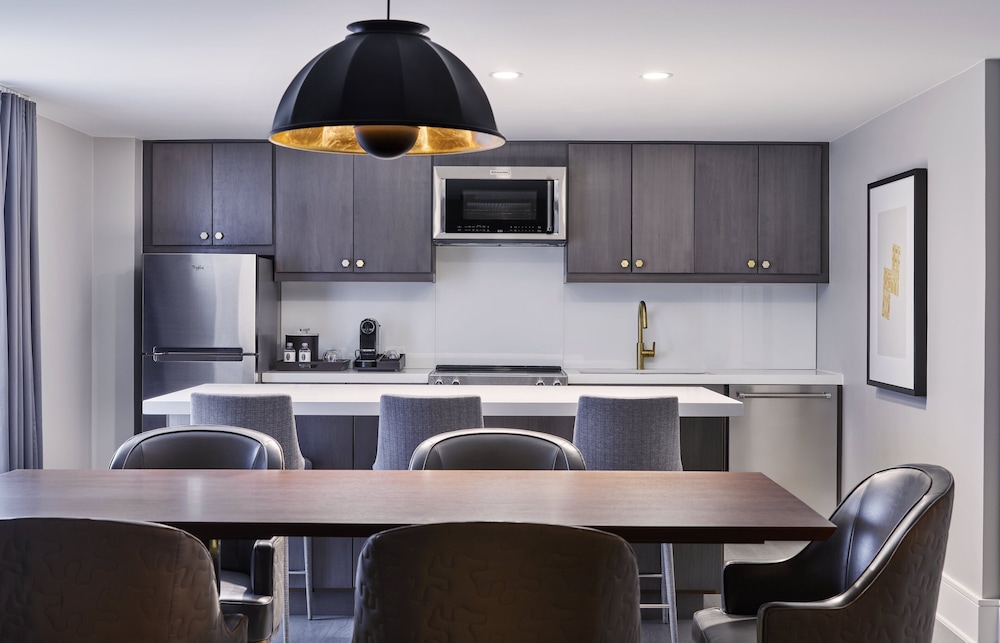 Suite (Crescent) - Photo 3