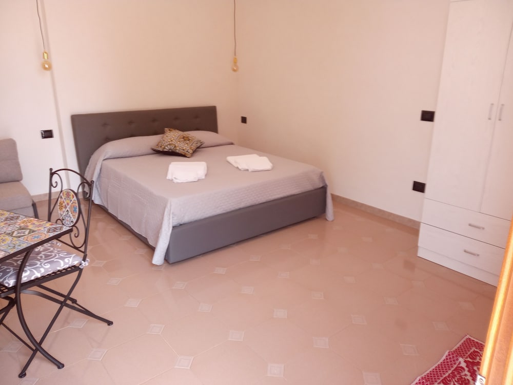 Deluxe Studio Suite