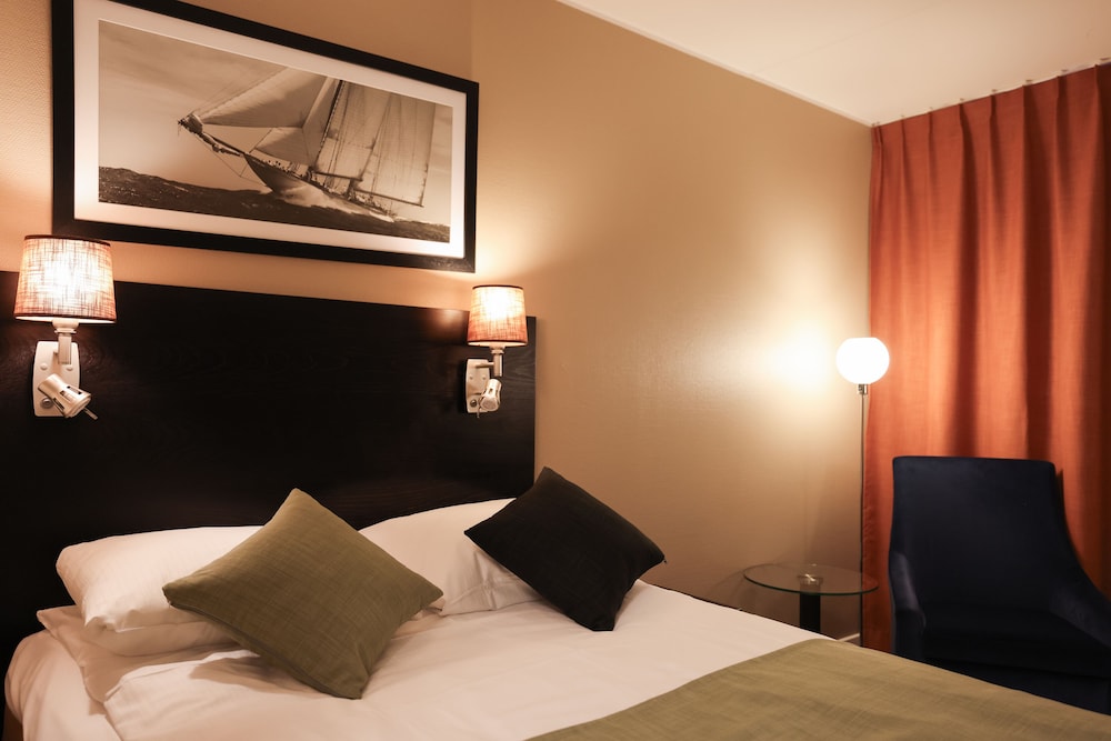 Standard Room, 1 Double Bed, Non Smoking - Photo 8