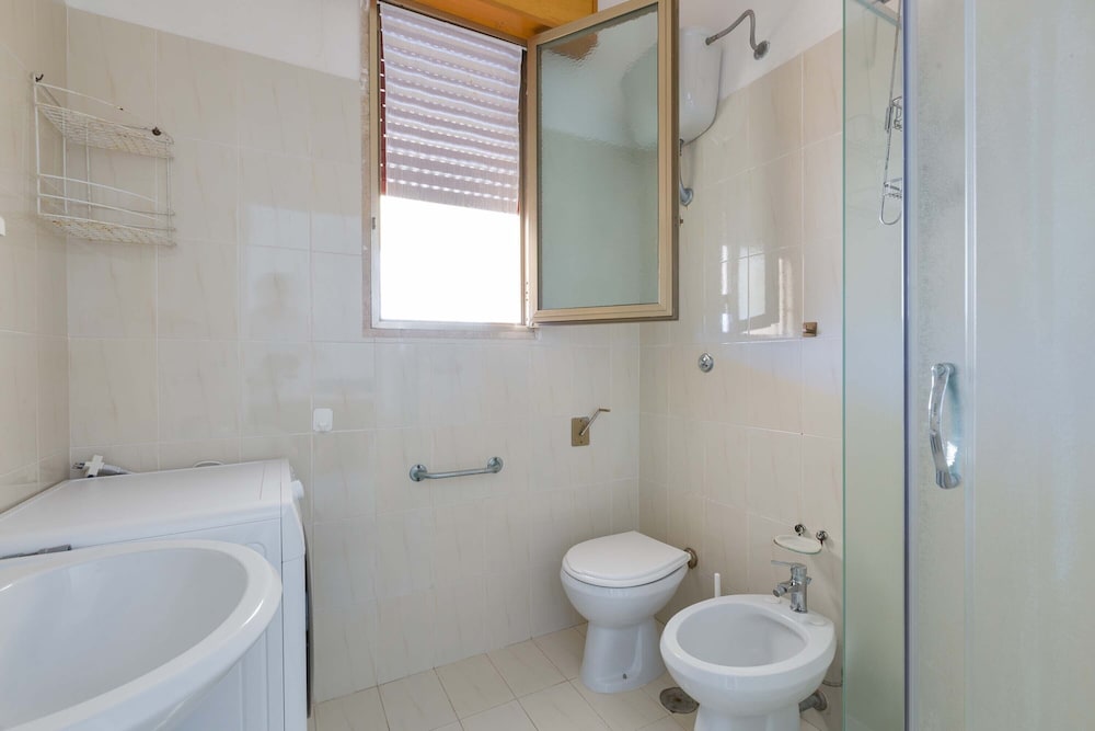 Basic Villa photo 2