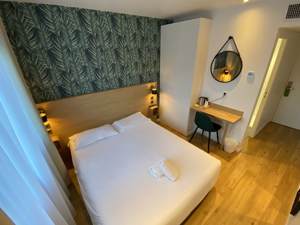 Double Room - Photo 7
