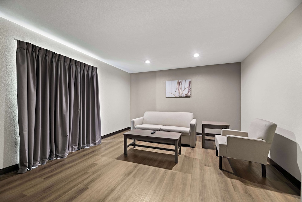 Suite, 1 King Bed with Sofa bed, Non Smoking - Photo 4