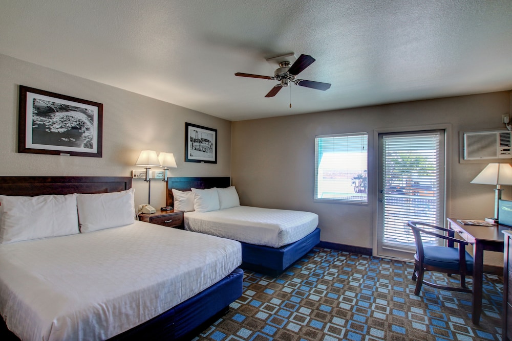 Room, 2 Queen Beds (Bay, Beach Level)