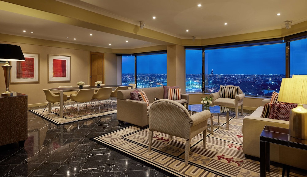 Diplomatic Suite (Grand Club Lounge Access)