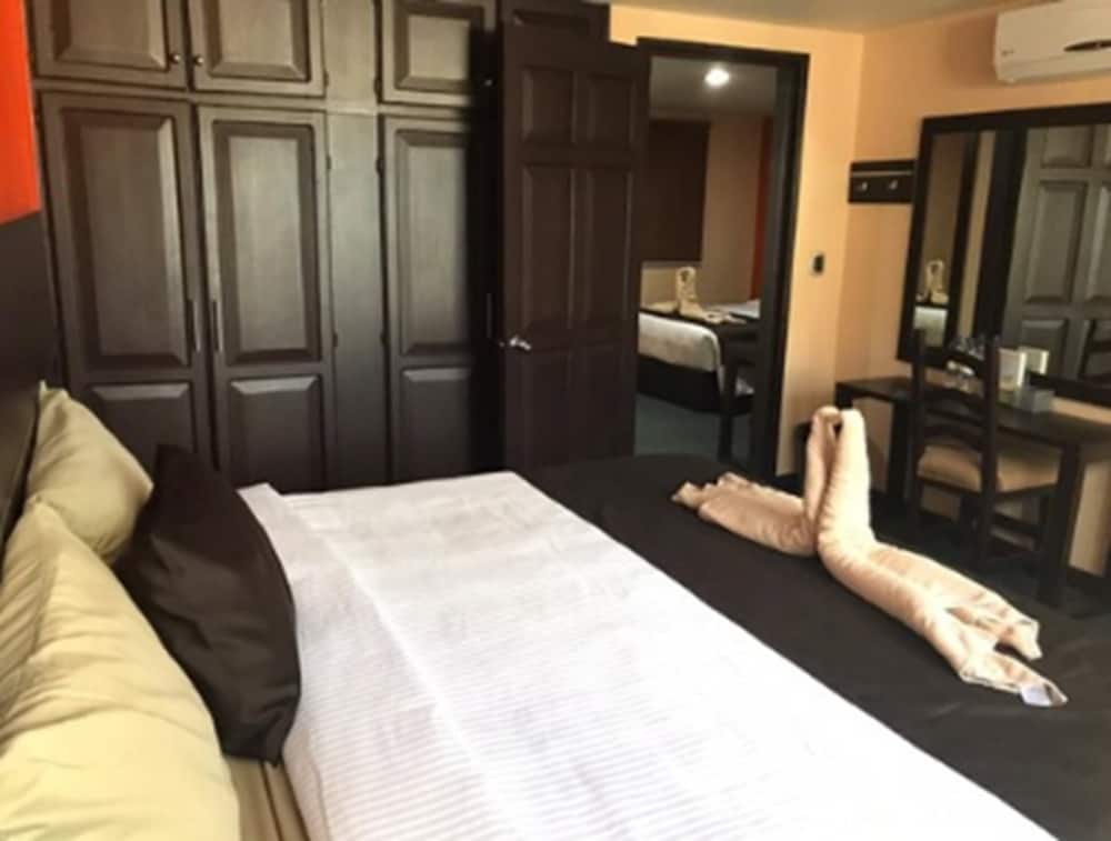 Suite, Multiple Beds photo 1