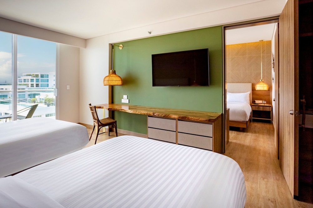 Room, 2 Double Beds, Balcony - Photo 5