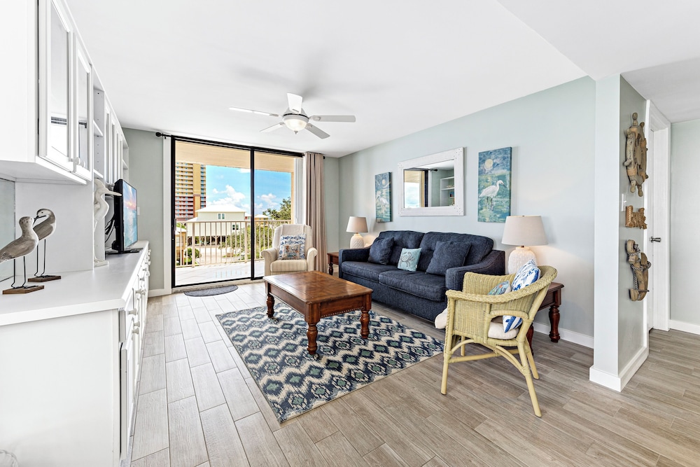 Signature Condo, 3 Bedrooms, Non Smoking, Balcony