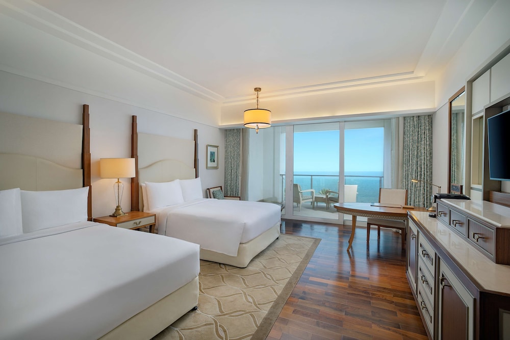 Club Two Queen Room with Sea View