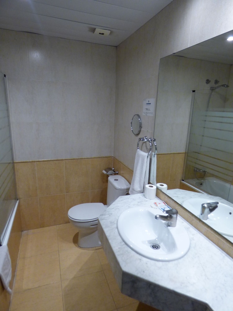 Basic Triple Room photo 3