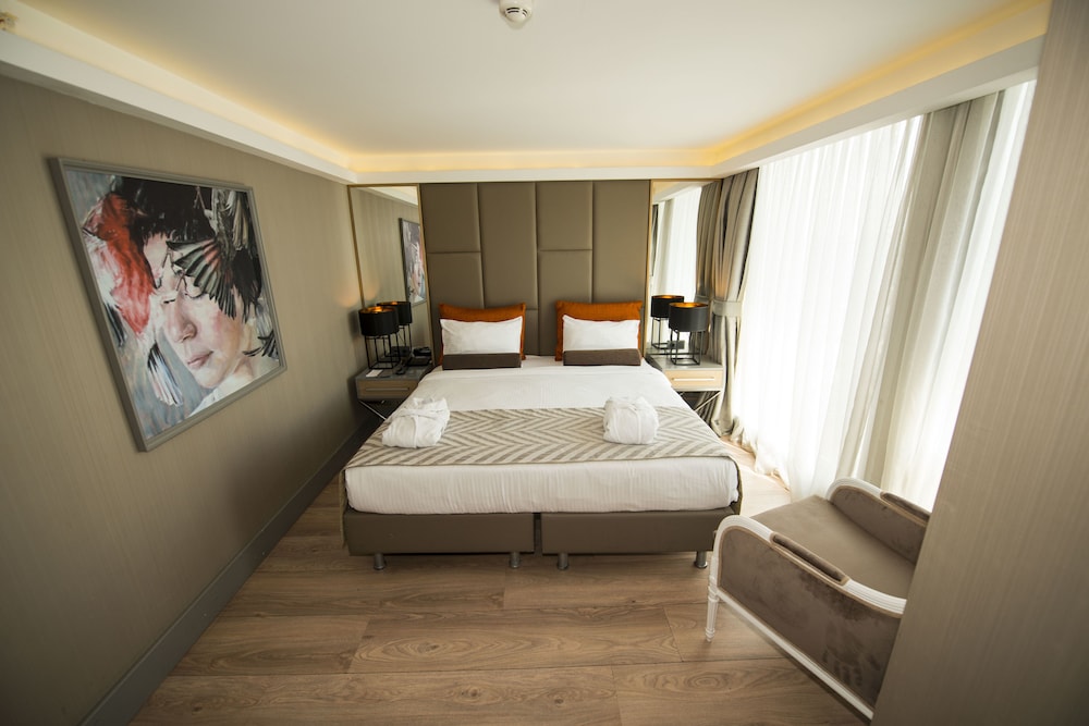 Deluxe Double or Twin Room, 1 Bedroom, Partial Sea View photo 2