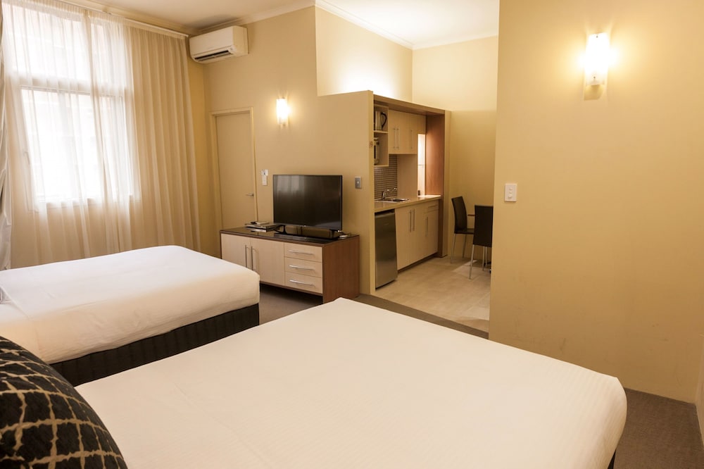 Family Room, 2 Queen Beds, Non Smoking, Kitchenette