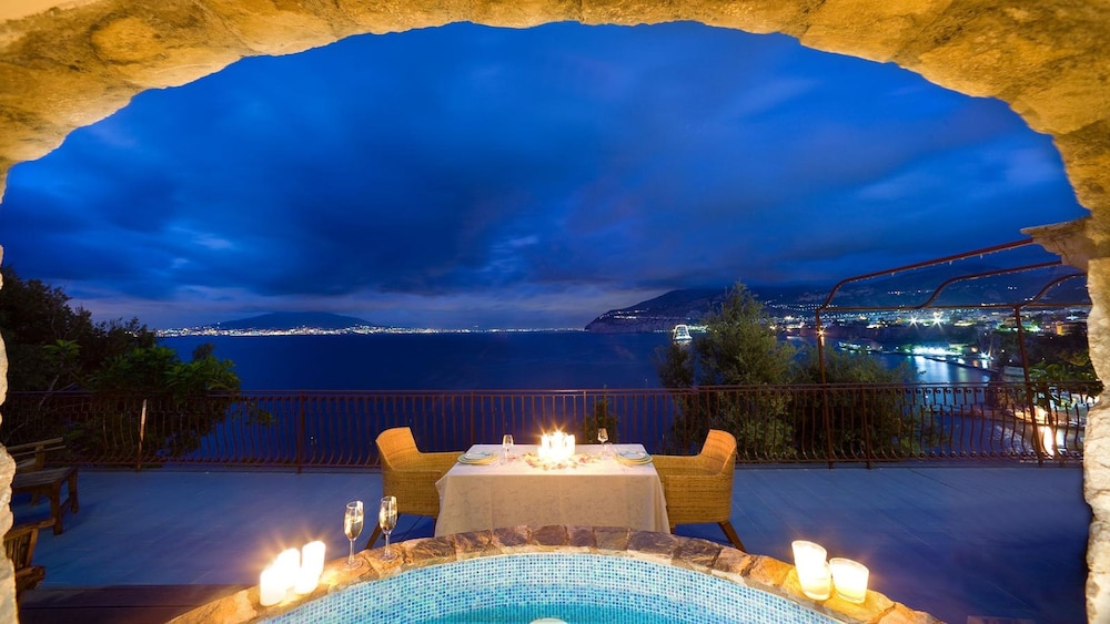 Presidential Suite, Jetted Tub, Sea View