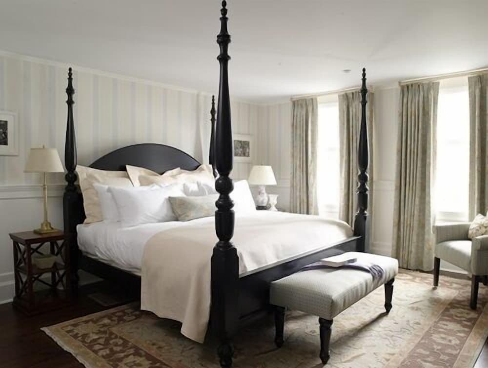 Suite, 1 King Bed photo 1