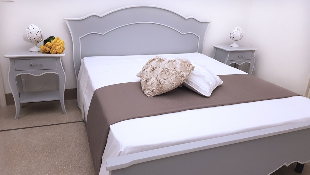 Deluxe Room, Hot Tub, Sea View - Photo 4