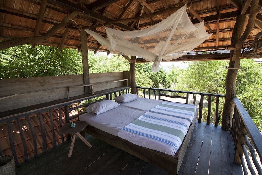 Panoramic Tree House, Ocean View, Beachfront photo 2