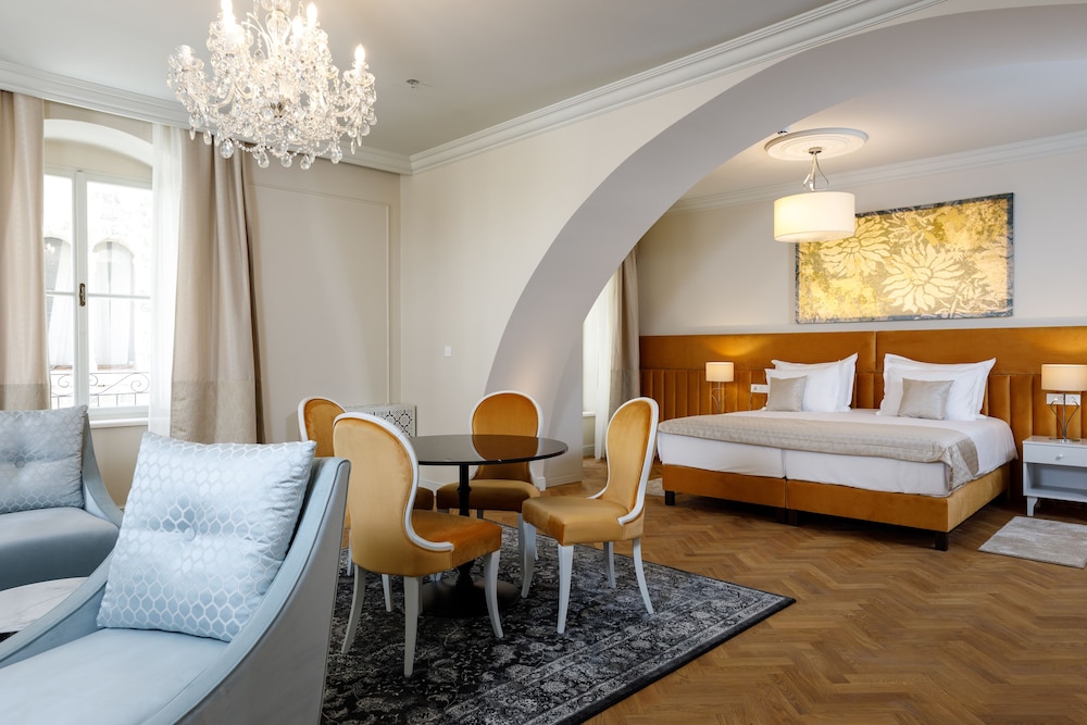 Executive Studio Suite