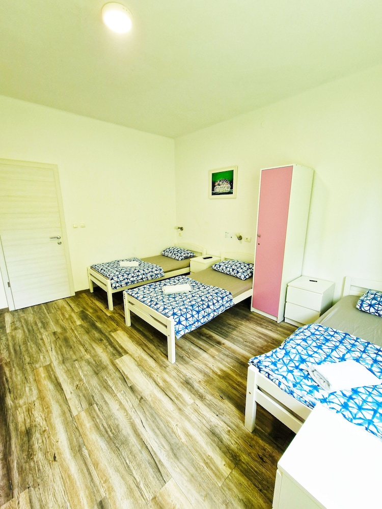 Triple Room, Non Smoking, Private Bathroom - Photo 3