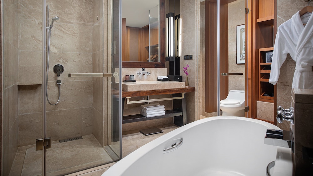 Club Room, 2 Double Beds, Accessible Bathtub, Club Lounge Access thumbnail 6