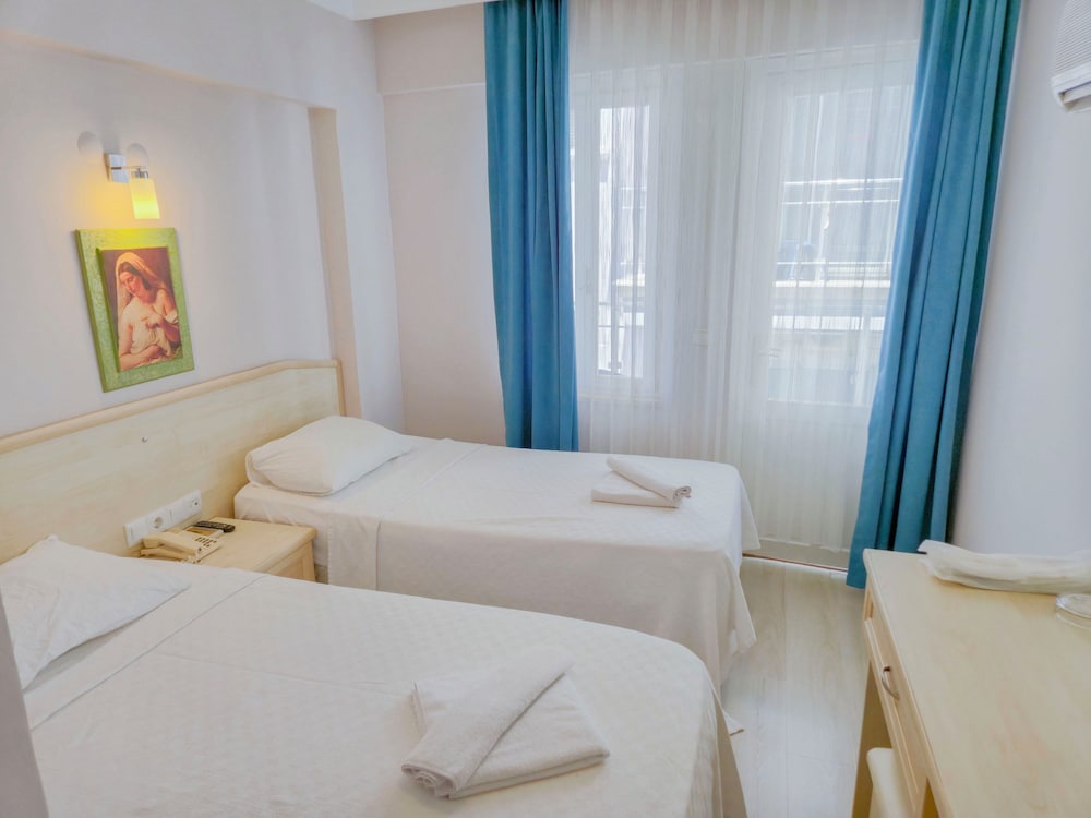 Economy Room