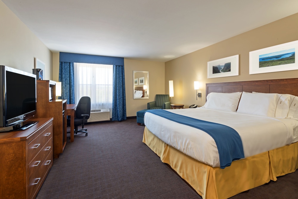 Standard Room, 1 King Bed With Sofa Bed (Wet Bar) photo 2