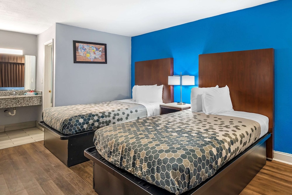 Standard Room, 2 Double Beds, Smoking - Photo 4