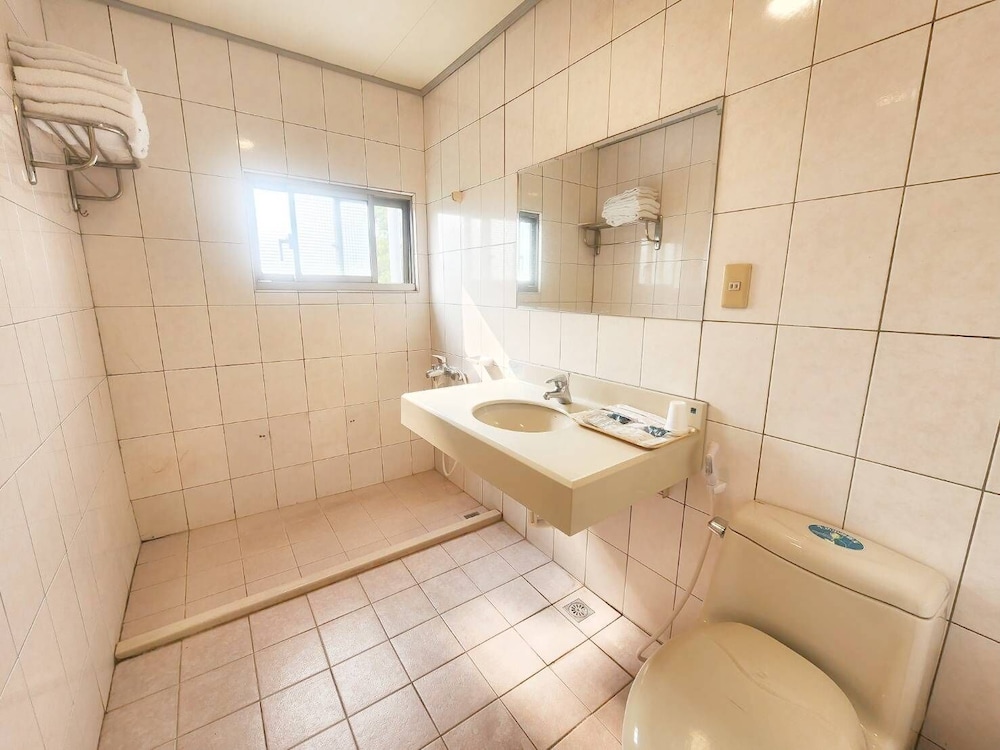 Standard Quadruple Room, 2 Double Beds - Photo 4