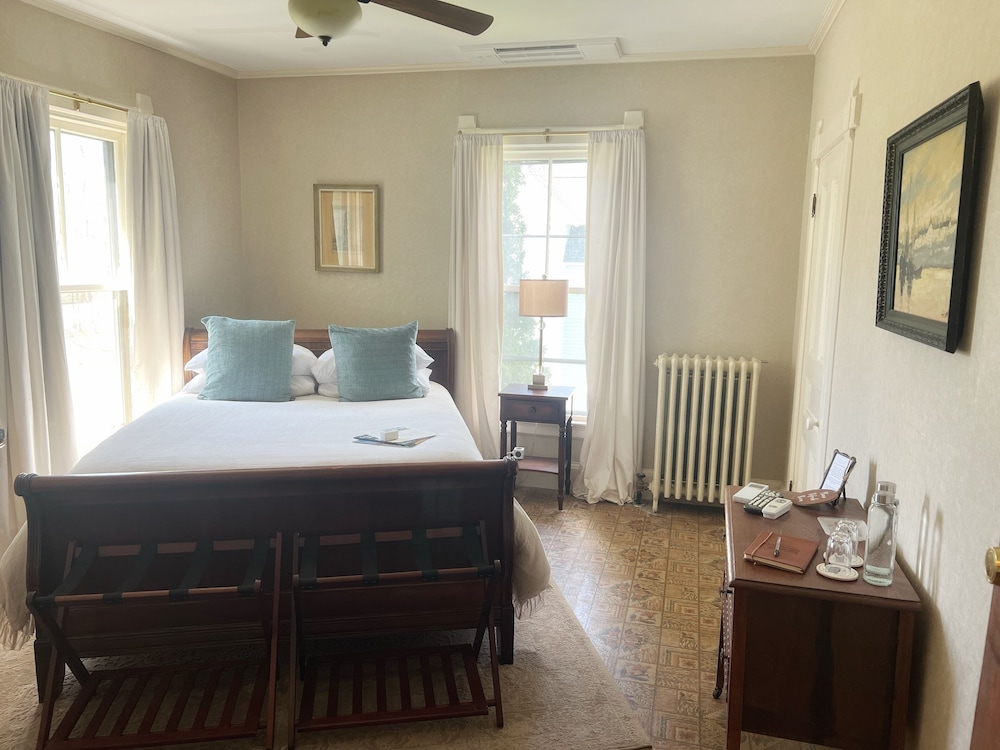 Standard Room, 1 Queen Bed photo 1