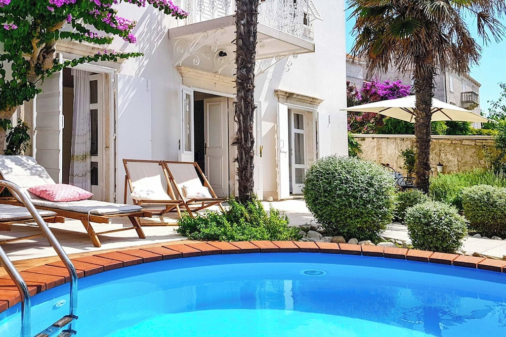 Villa (4 Bedrooms)