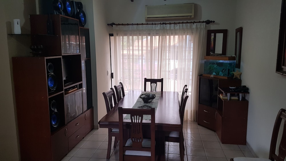 Family Apartment, 3 Bedrooms, Non Smoking, Private Bathroom photo 3
