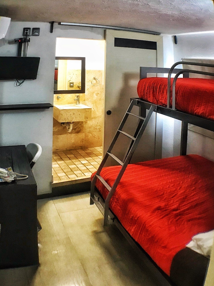 Standard Triple Room, Multiple Beds, Non Smoking photo 3