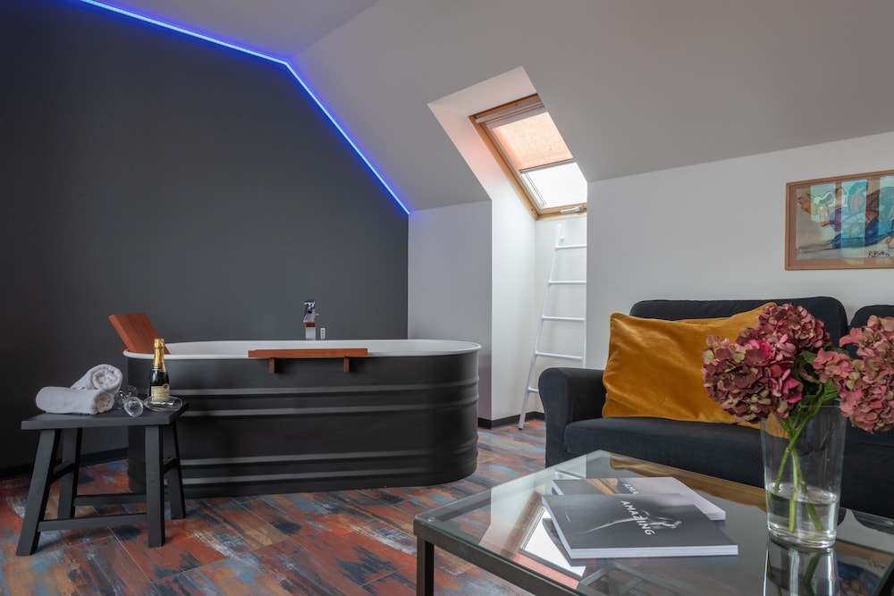 Junior Studio Suite