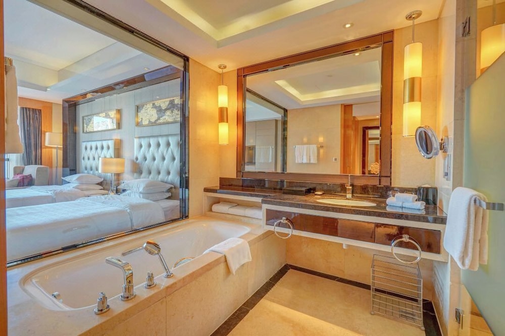 Room, 2 Twin Beds, City View