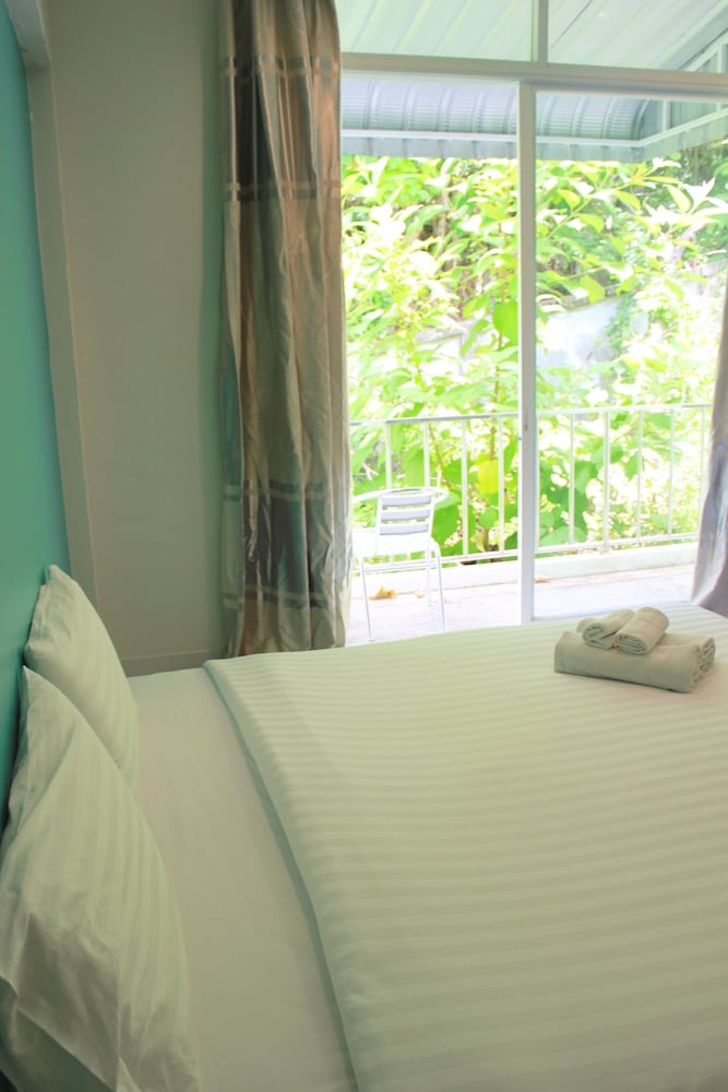 Basic Room, 1 Queen Bed photo 1