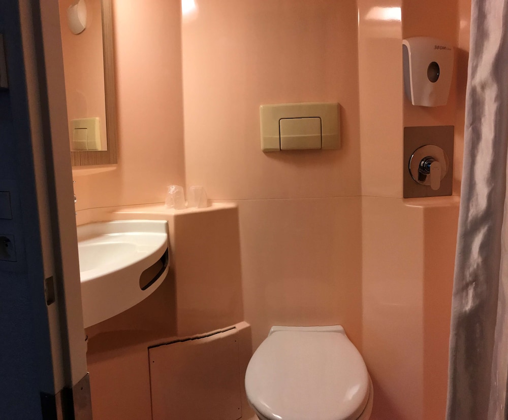 Standard Room, 1 Double Bed - Photo 6