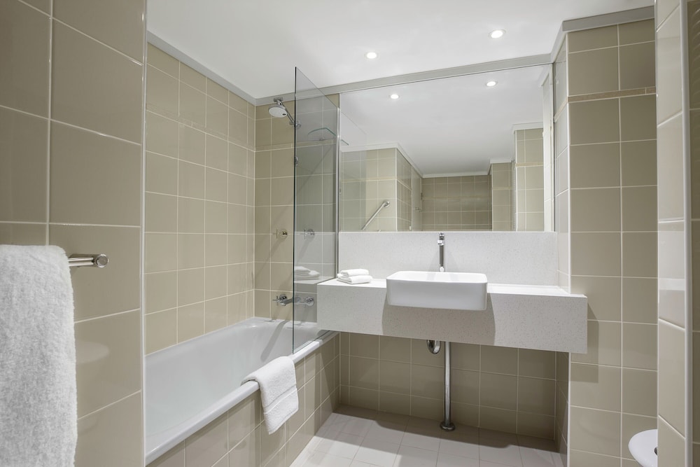 One Bedroom Apartment - Photo 2