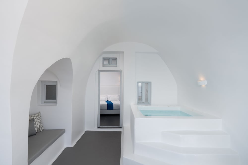 Suite, Jetted Tub - Photo 3