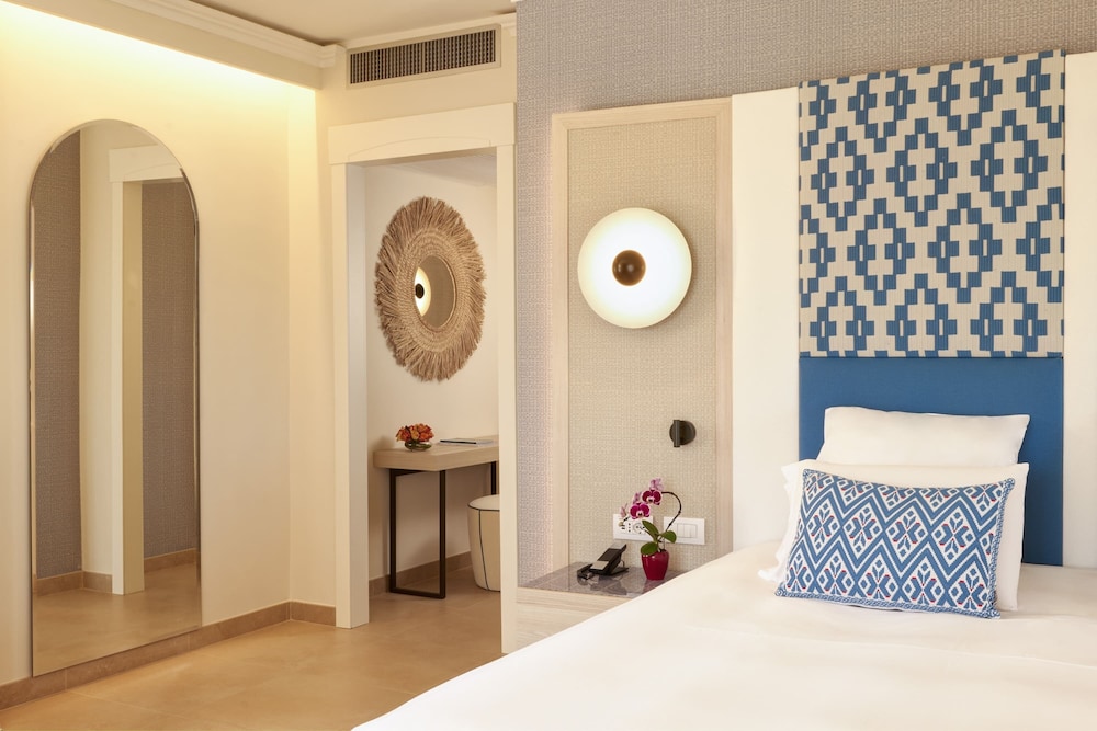 Junior Suite, 1 King Bed, Garden View photo 2