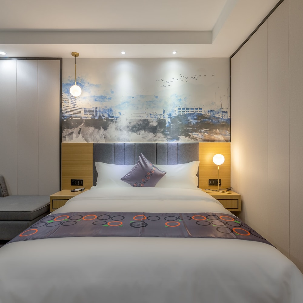 Double Room, No Windows
